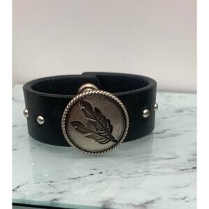 Kentucky Leather Works Leather Bracelet With Silver Tone Feather Southwestern